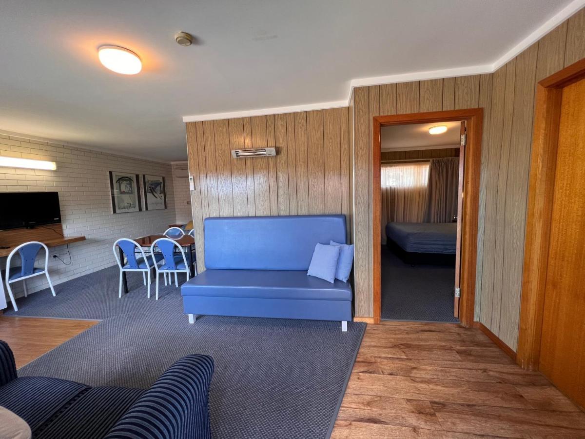 Sturt Motel Balranald Exteriör bild
