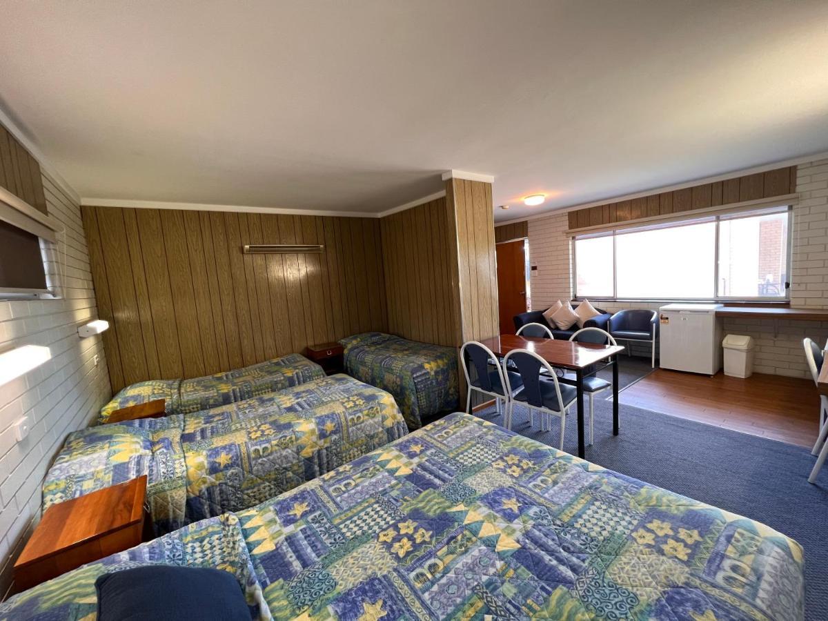 Sturt Motel Balranald Exteriör bild