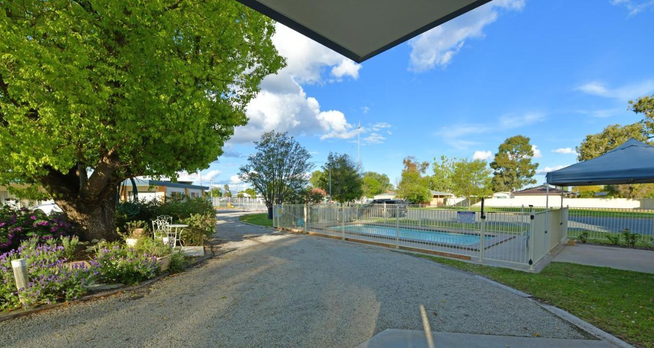 Sturt Motel Balranald Exteriör bild